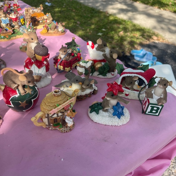 Charming Tails Figurines - Picture 1 of 1